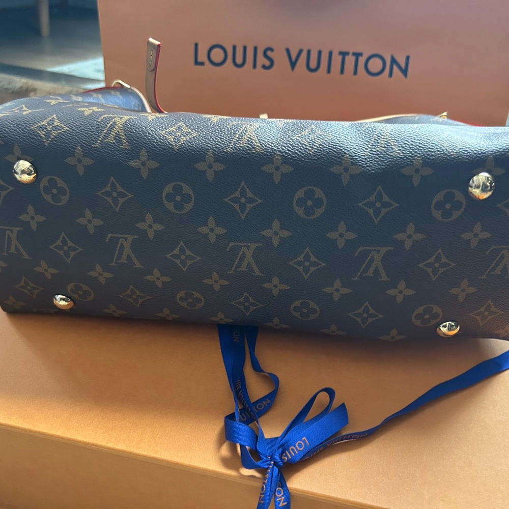 TRADE     AUTHENTIC Louis Vuitton Carry All MM - Picture 3 of 10